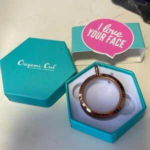 🐸 3/$12  Origami Owl Large Rose Gold screw-on Locket BASE